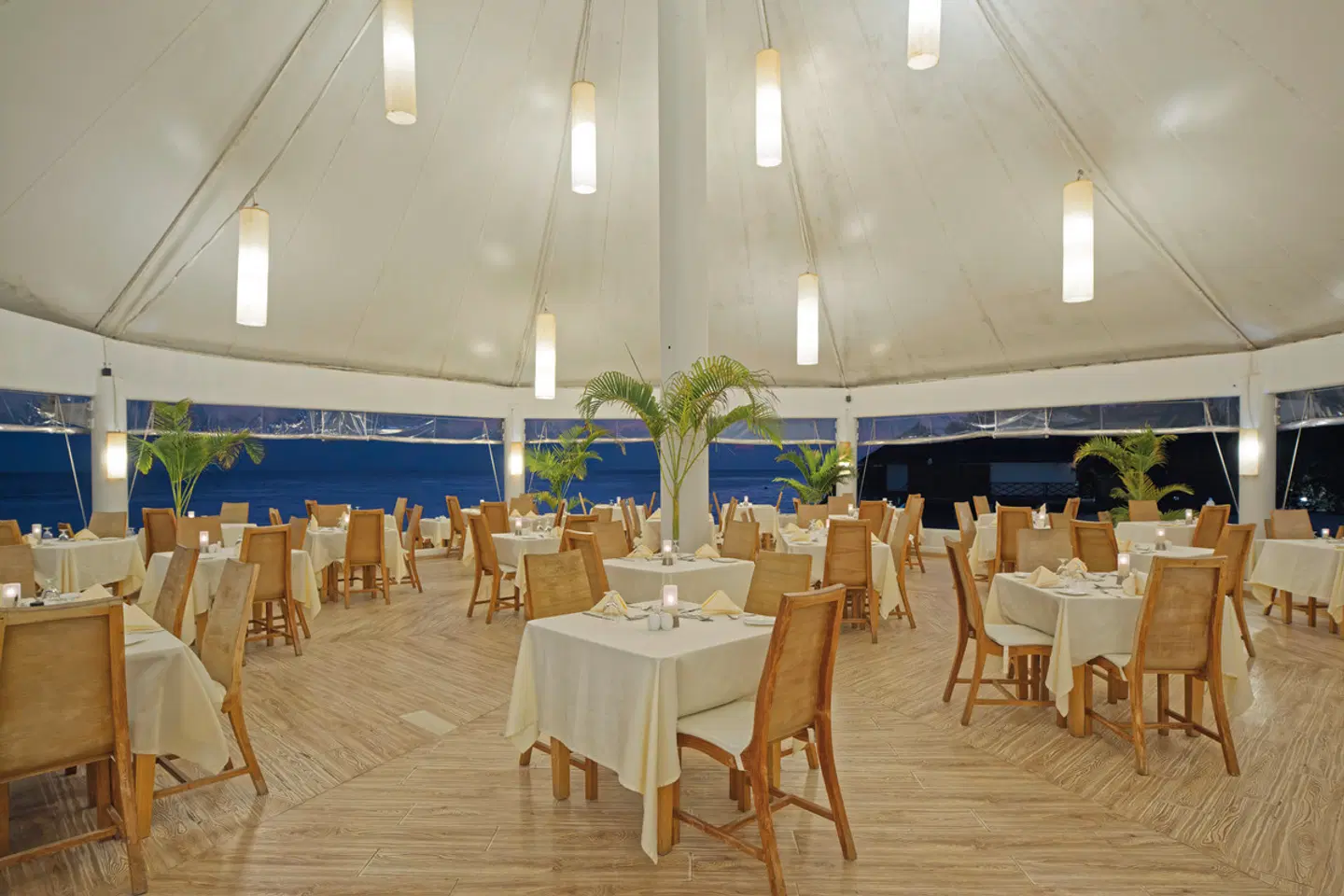 Safari Island Resort & Spa Restaurant