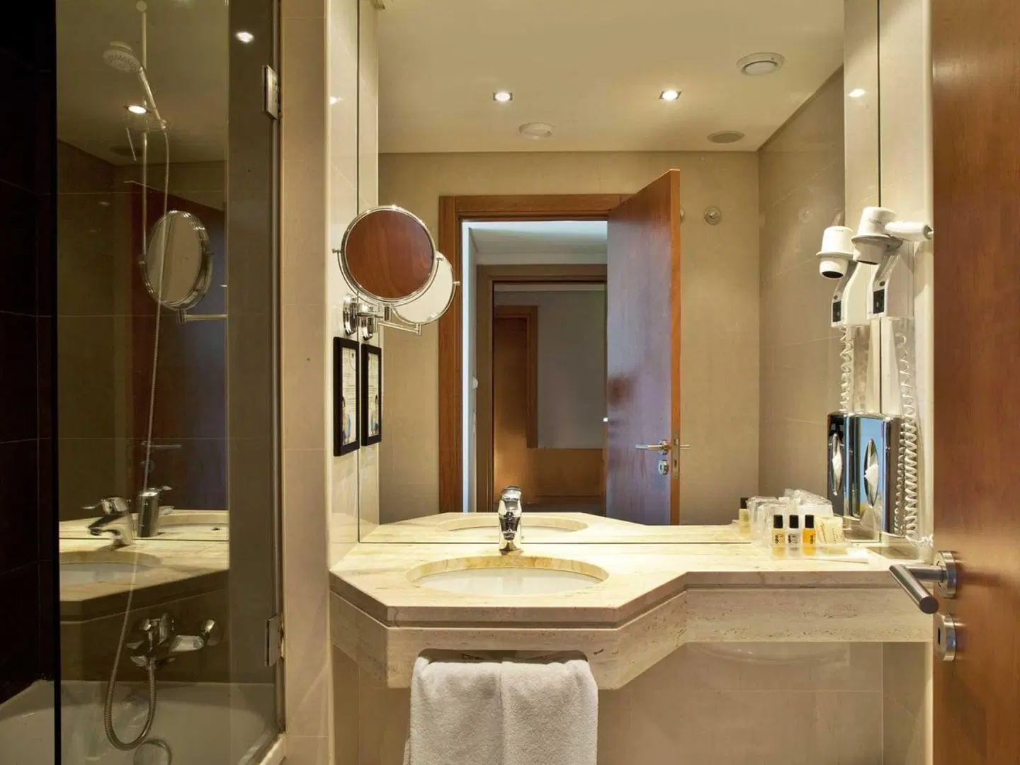 TURIM Alameda Hotel Badezimmer