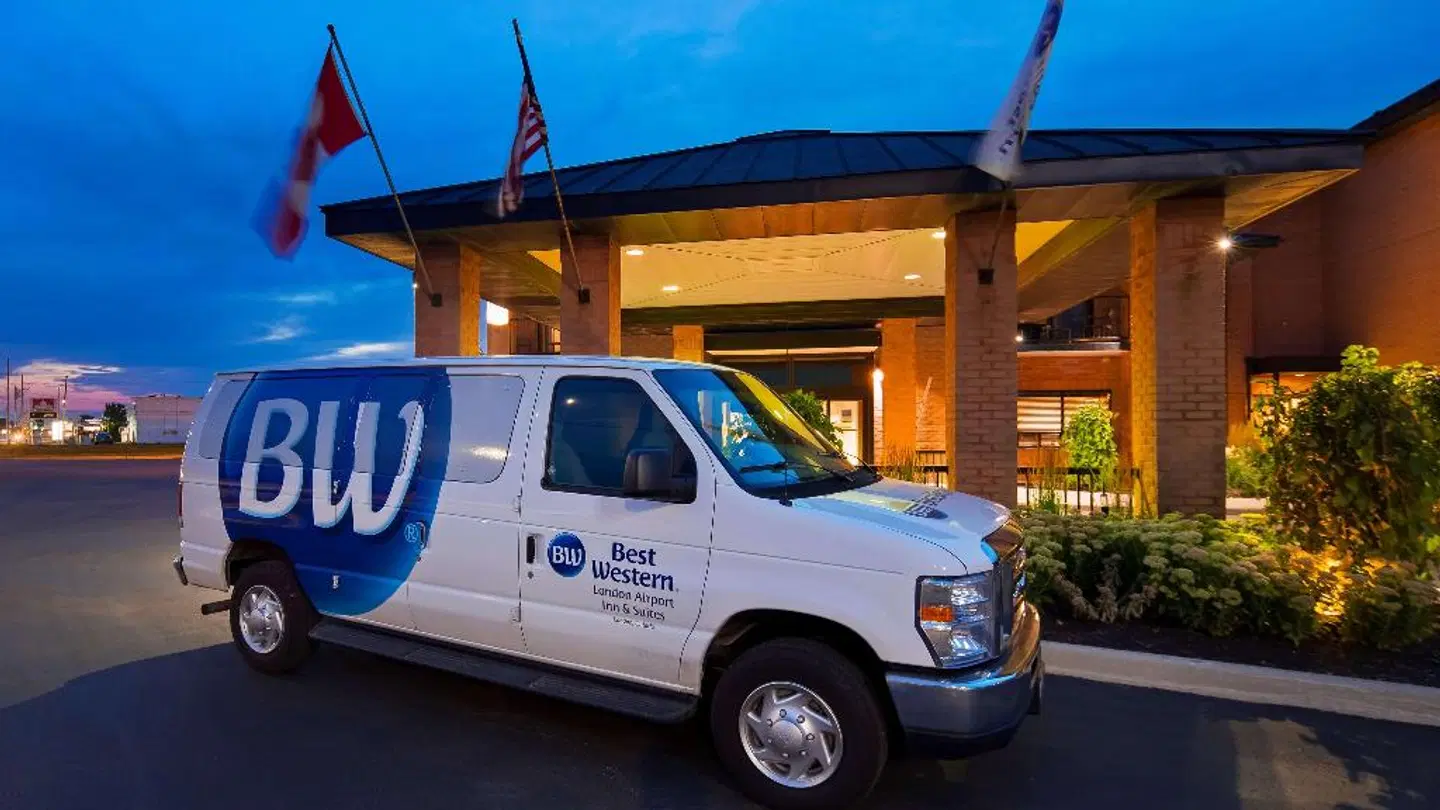 Best Western London Airport Inn & Suites EXTERIOR