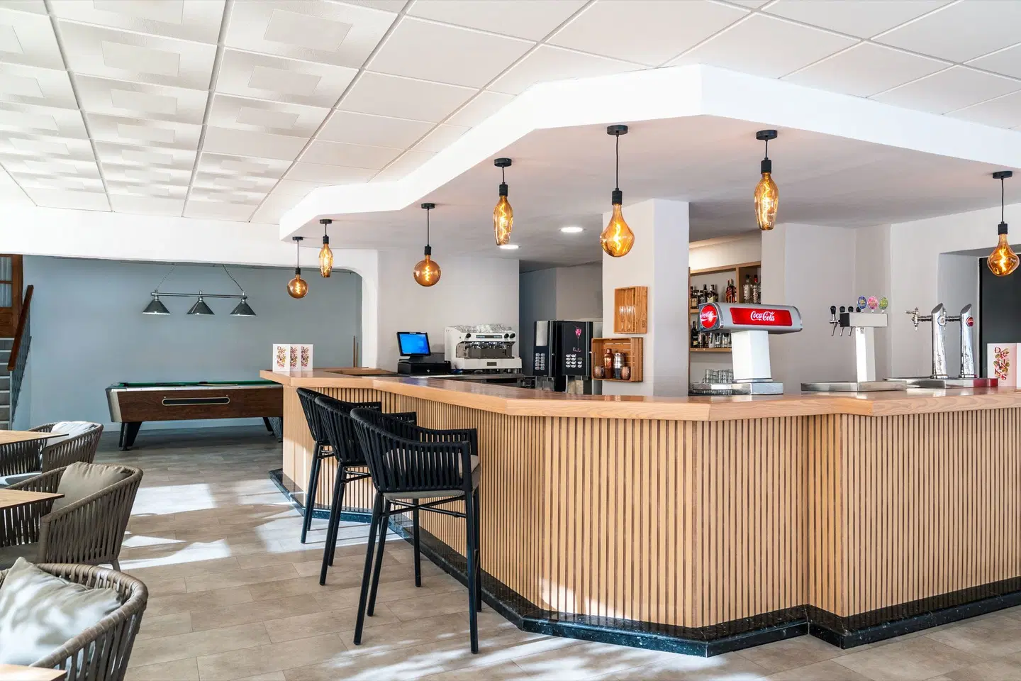 FERGUS Club Carema Splash Bar