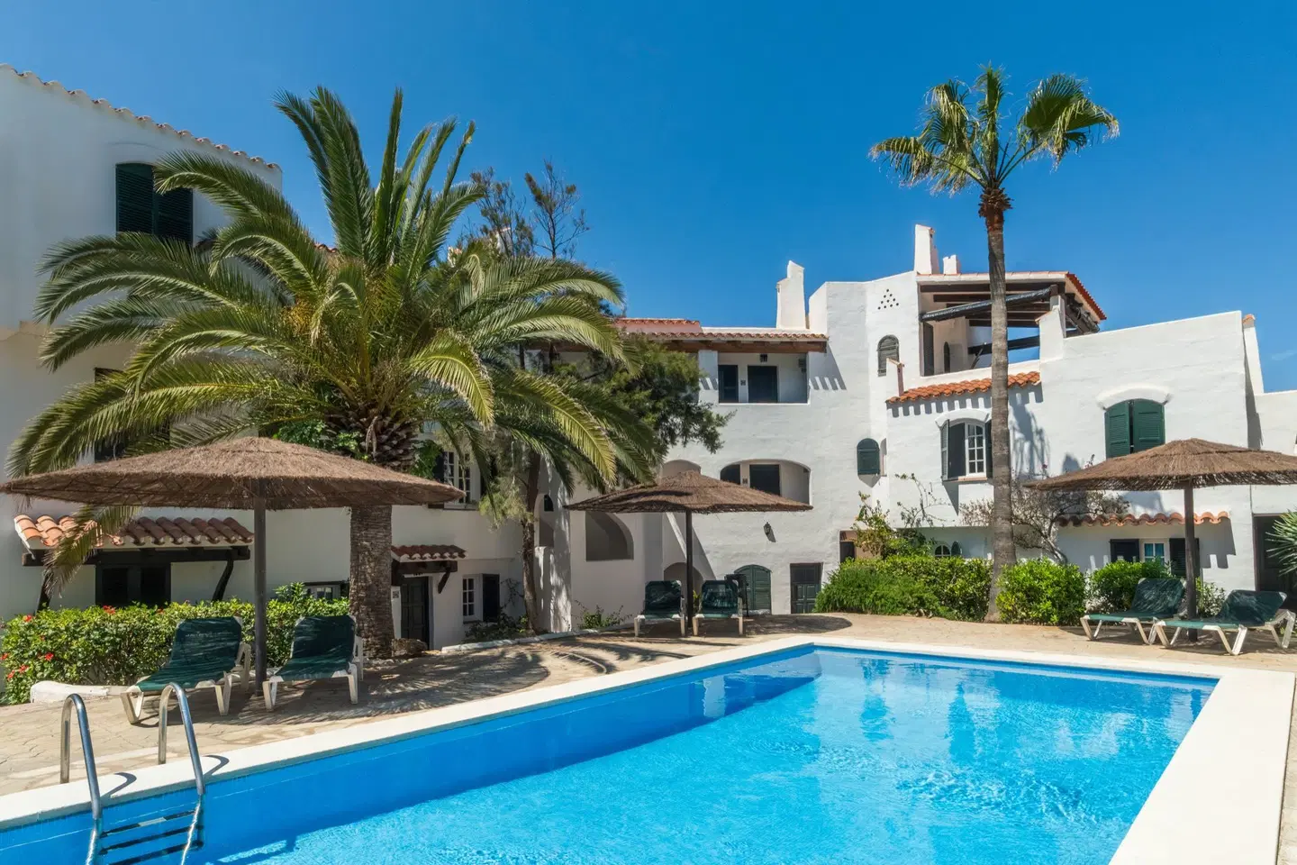 FERGUS Club Carema Splash OUTDOOR_POOL