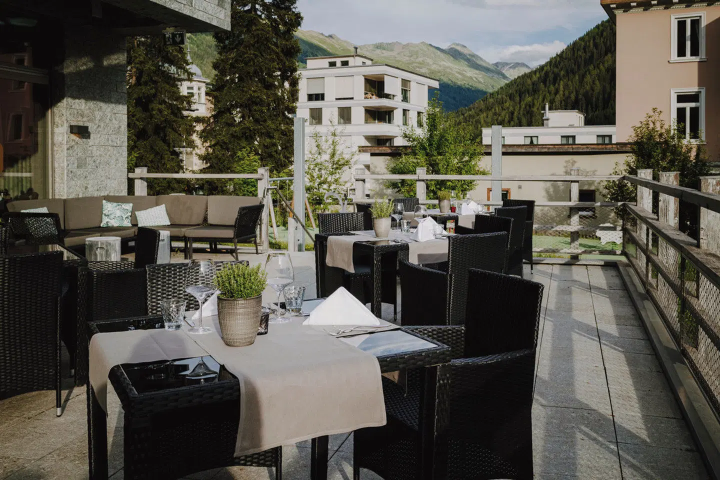 AMERON Davos Swiss Mountain Resort Terrasse