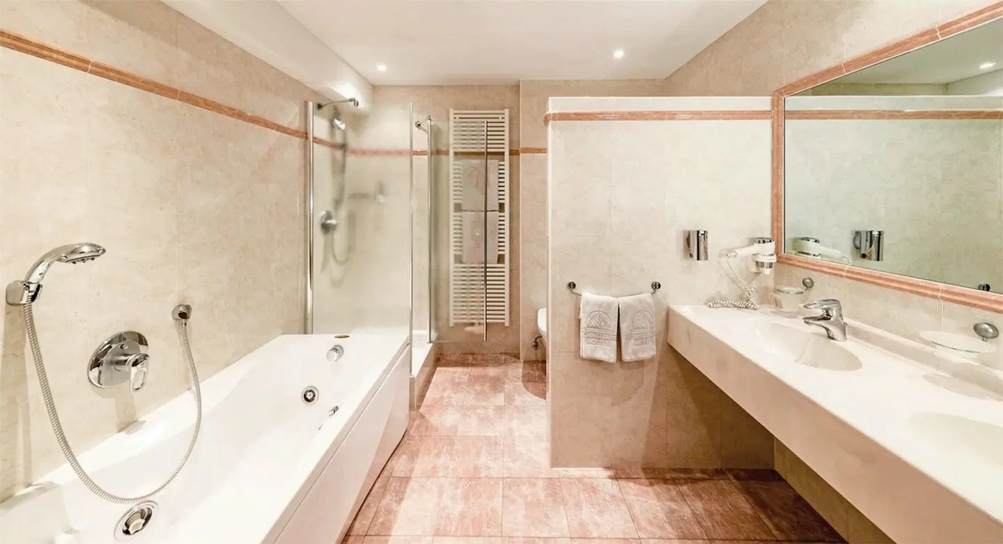 Schneeberg Family Spa Resort Badezimmer