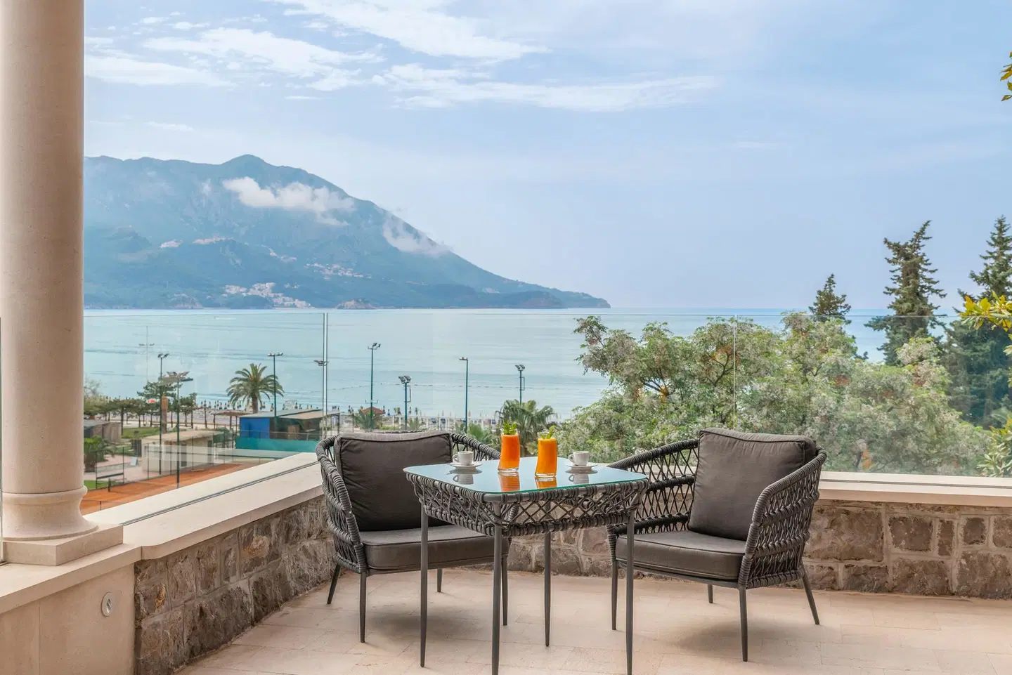 Iberostar Waves Bellevue Bar