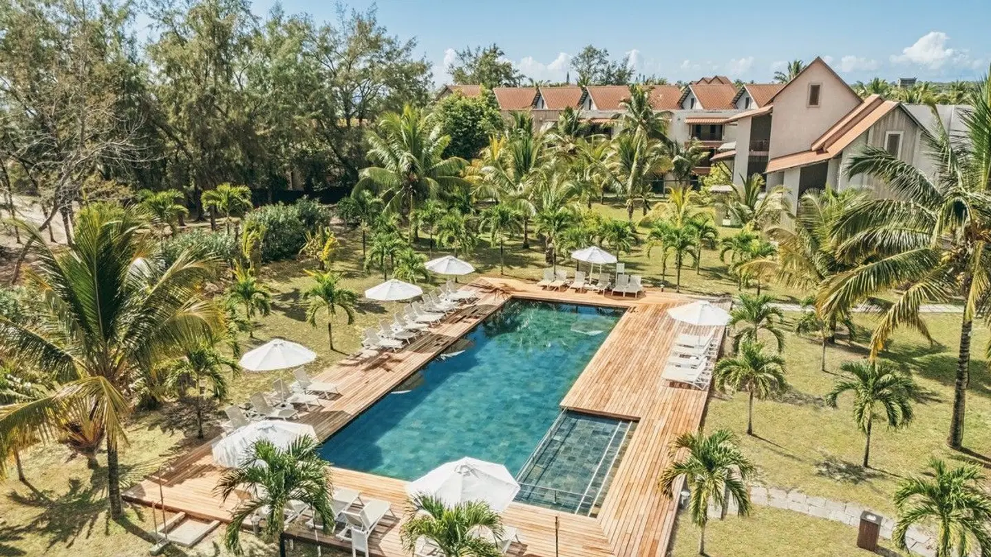 Crystals Beach Resort Belle Mare OUTDOOR_POOL