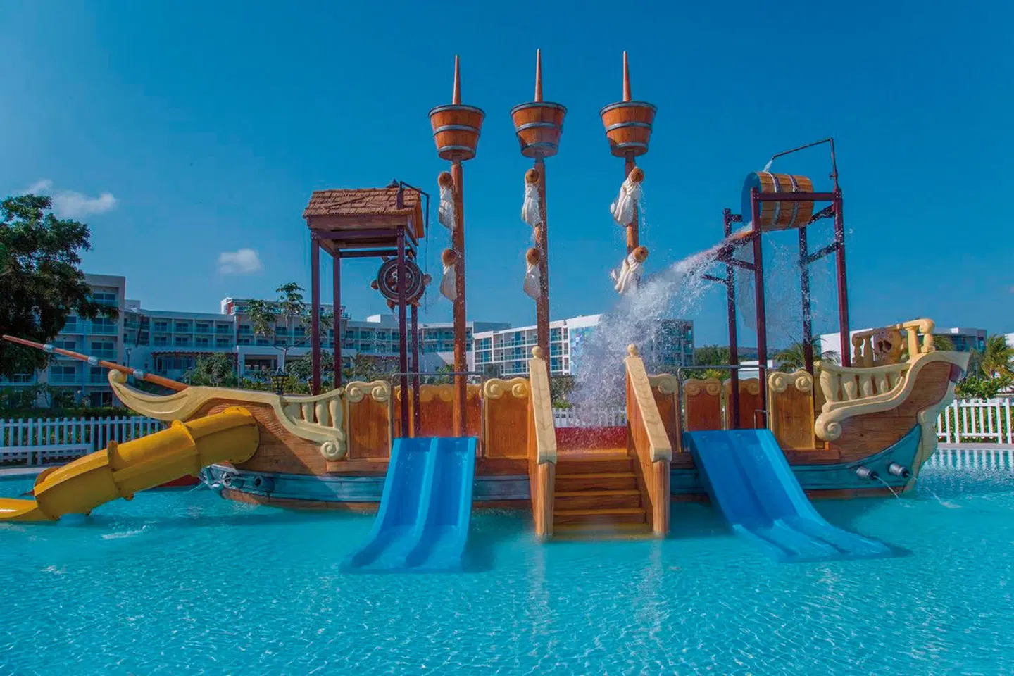 Gran Muthu Almirante Beach SPORTS_AND_LEISURE