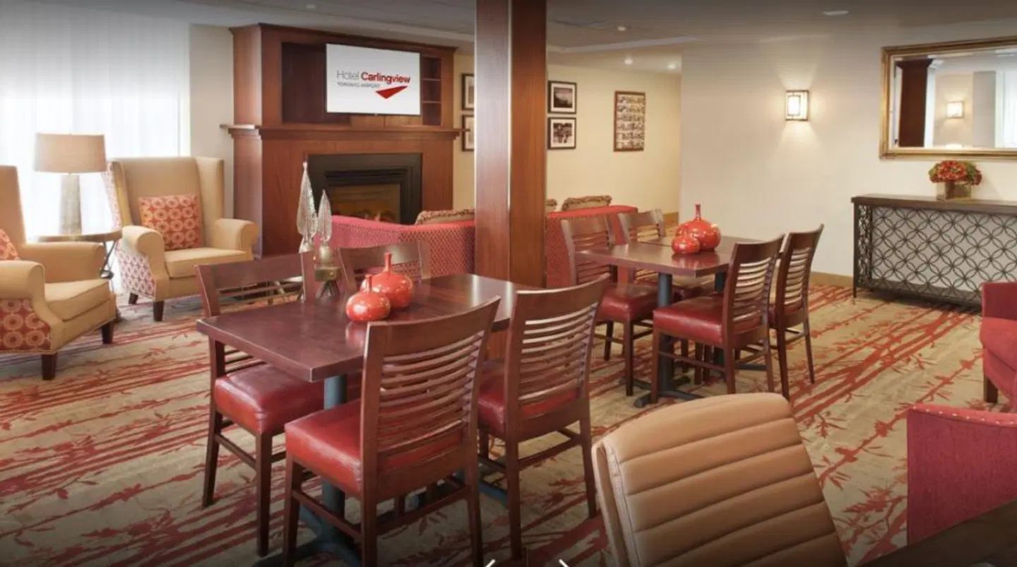 Spark by Hilton Toronto Airport Bar