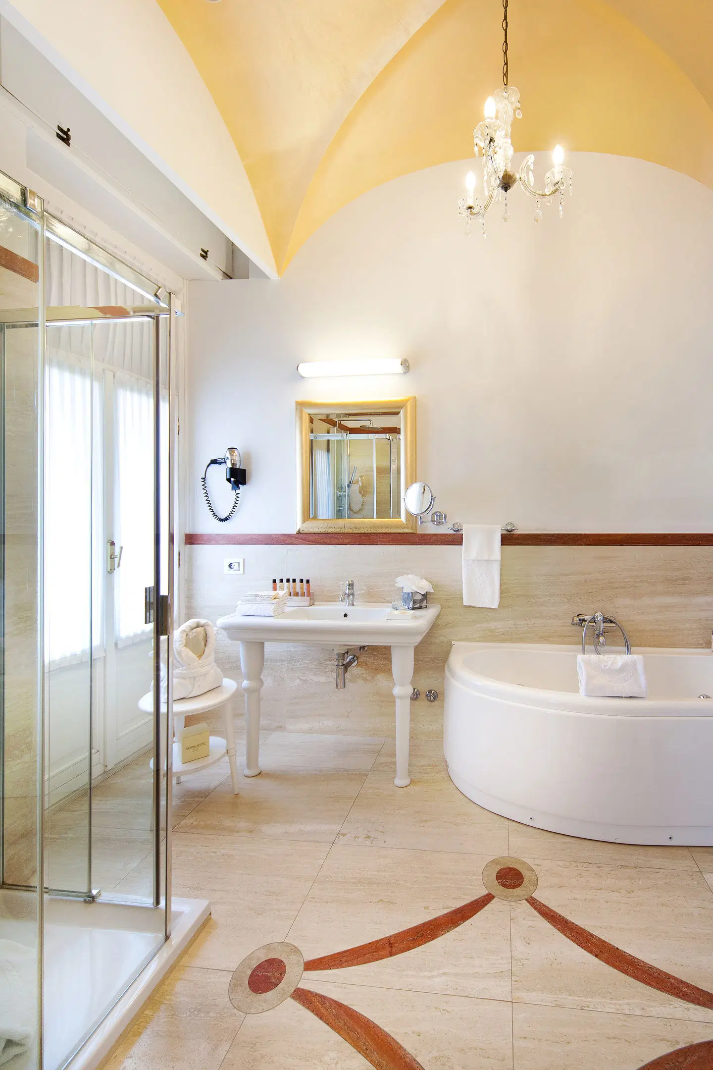 Grand Hotel Rimini Badezimmer