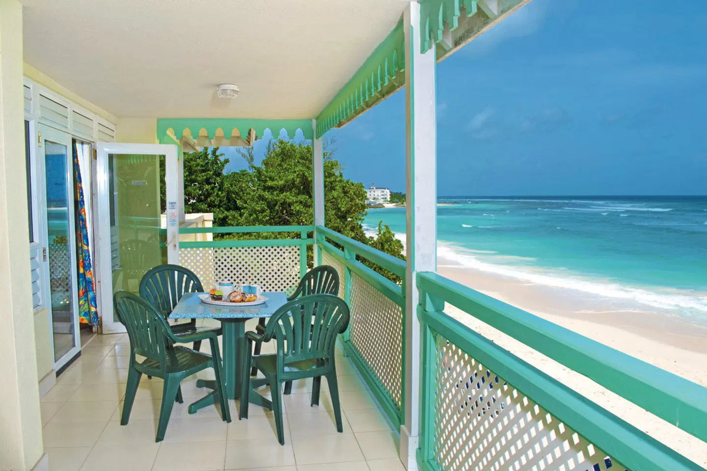 Coral Mist Beach Hotel Terrasse