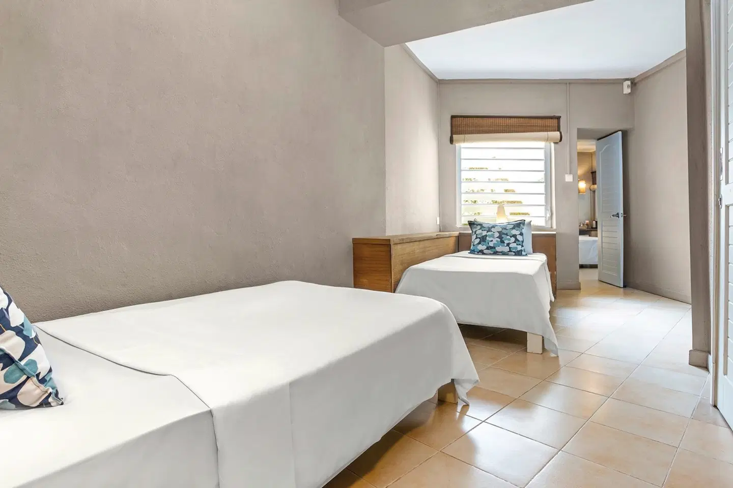 Friday Attitude ROOM_EXAMPLE