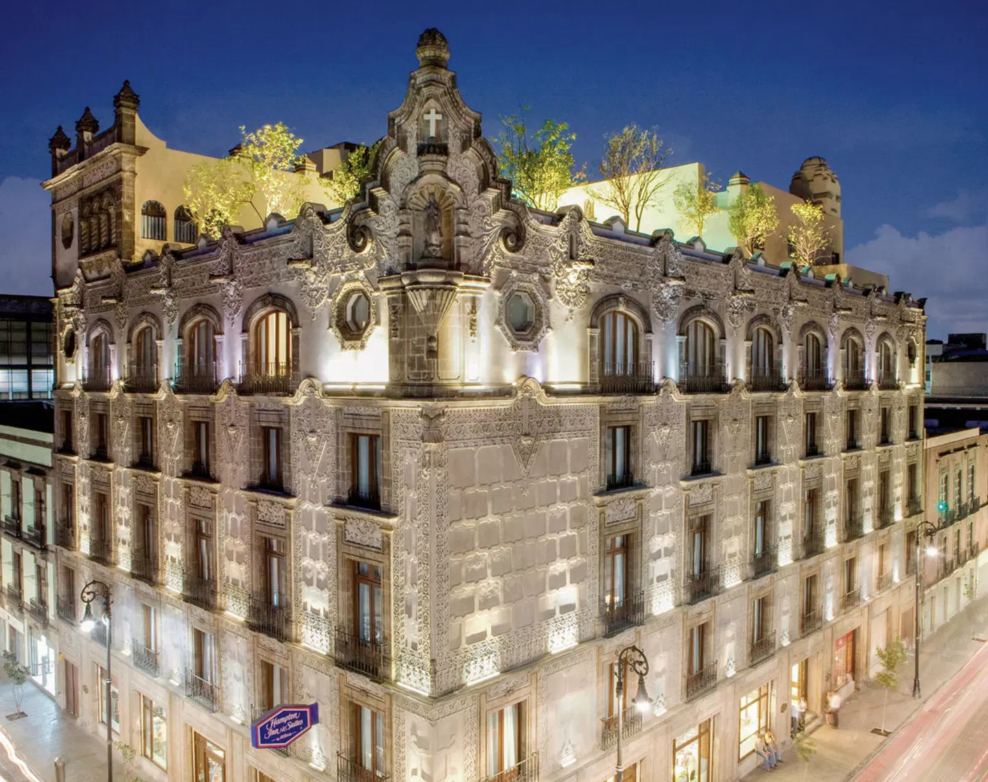 Hampton Inn & Suites EXTERIOR