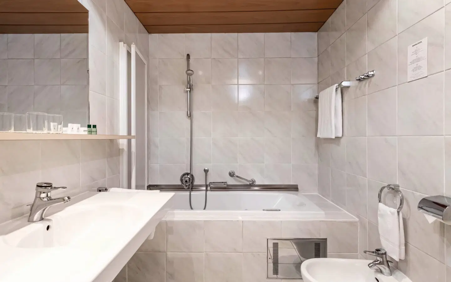 GrünerBaum Hotels Badezimmer