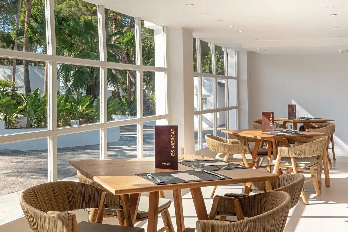 FERGUS Style Punta Arabí Hallenbad