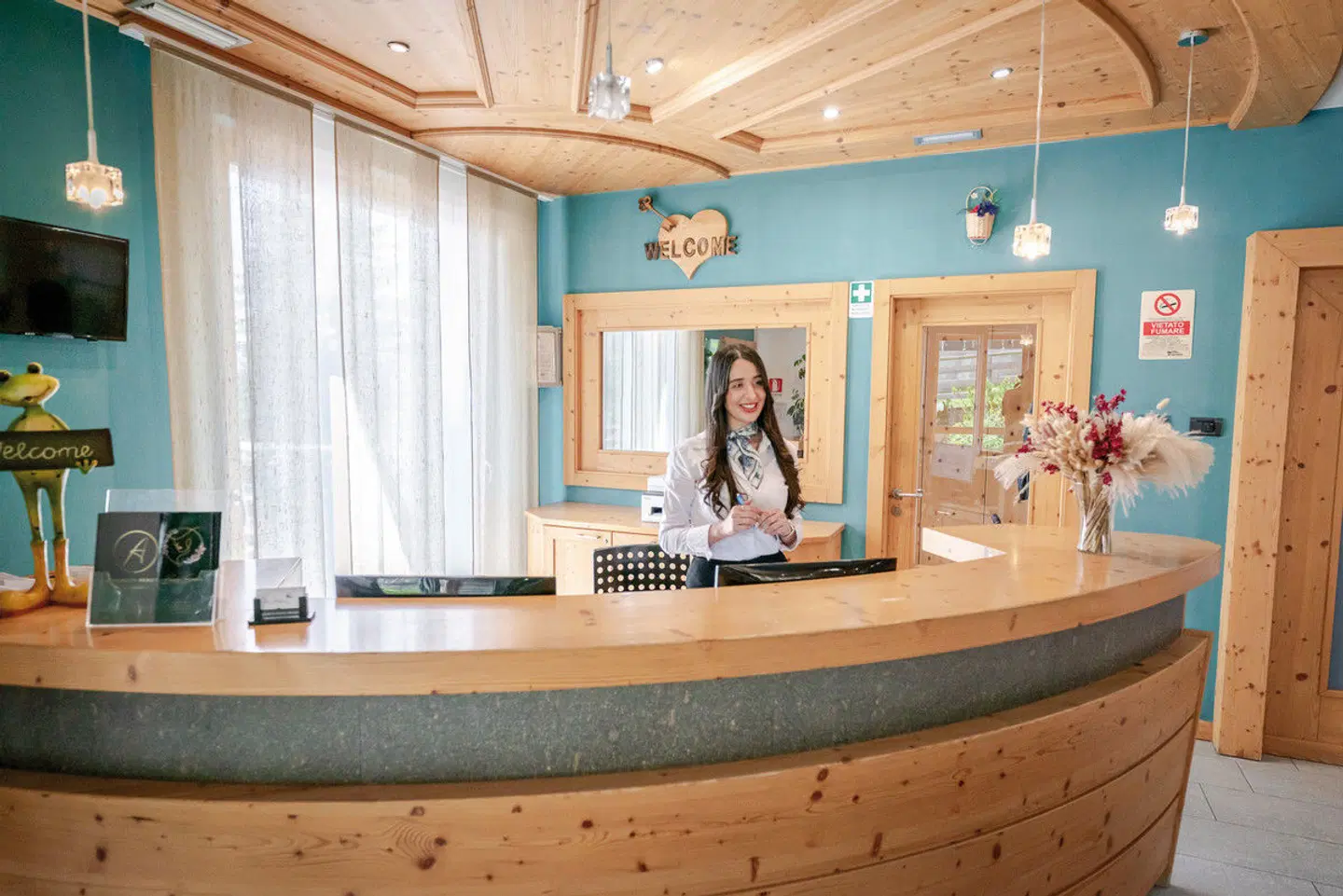 Alpine Mugon LOUNGE_LOBBY