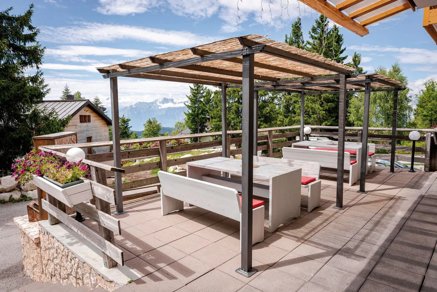 Alpine Mugon Terrasse