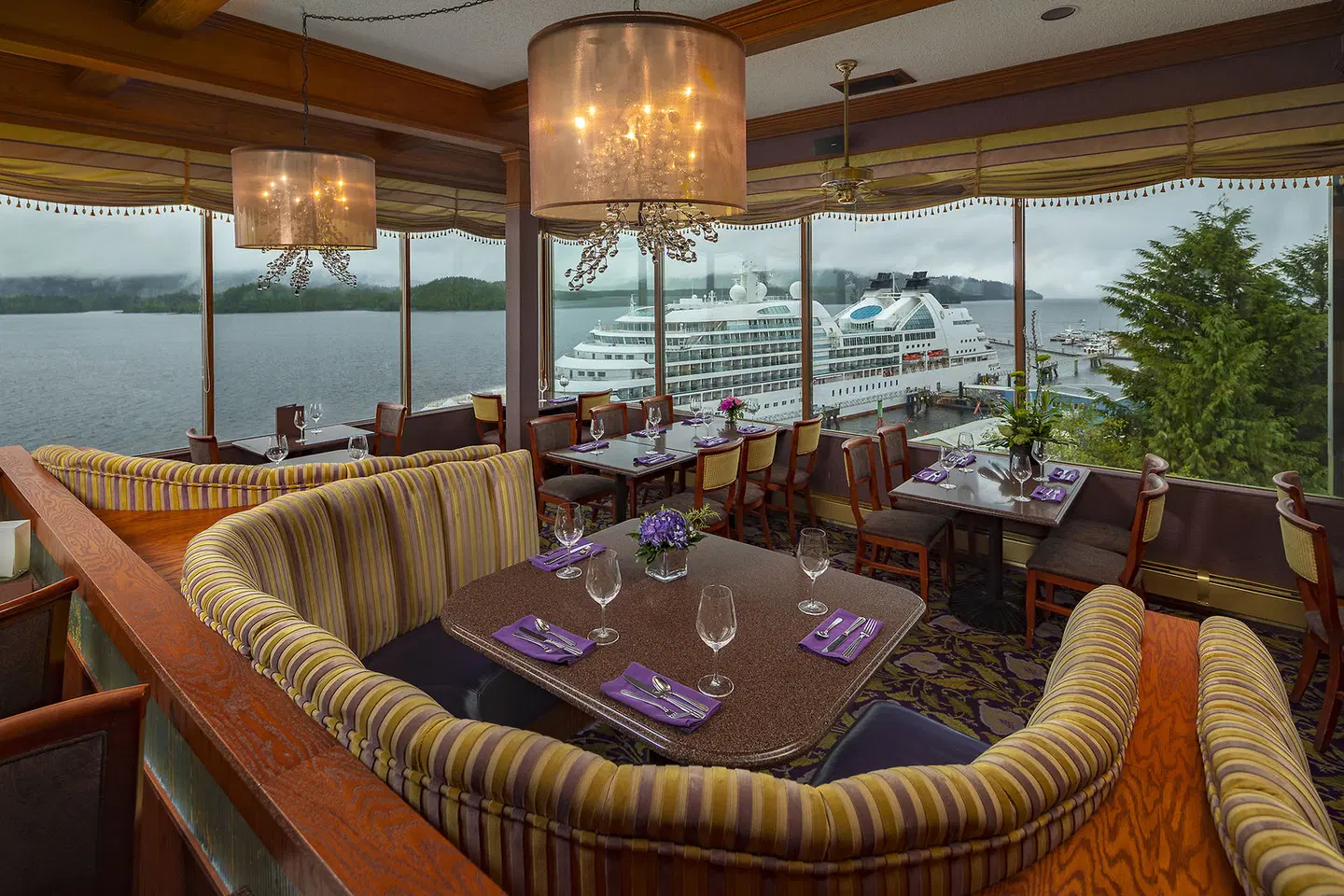 Crest Hotel Restaurant