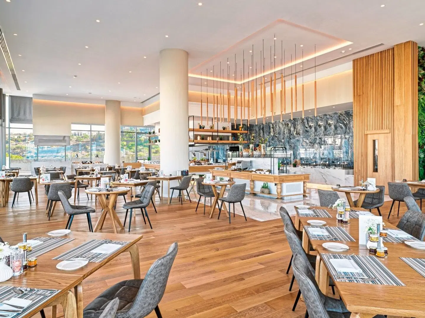 Amanti MadeForTwo Hotels Restaurant