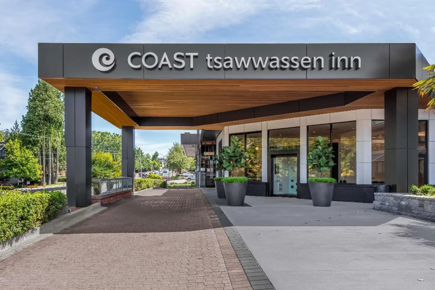 Coast Tsawwassen Inn EXTERIOR