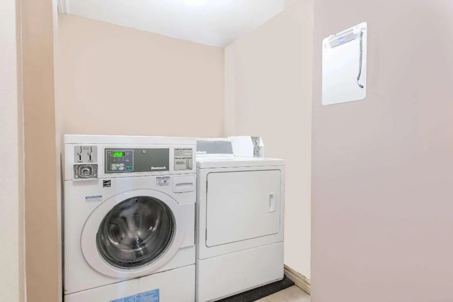 Super 8 by Wyndham Cambridge/Kitchener/Waterloo Area ROOM_EXAMPLE