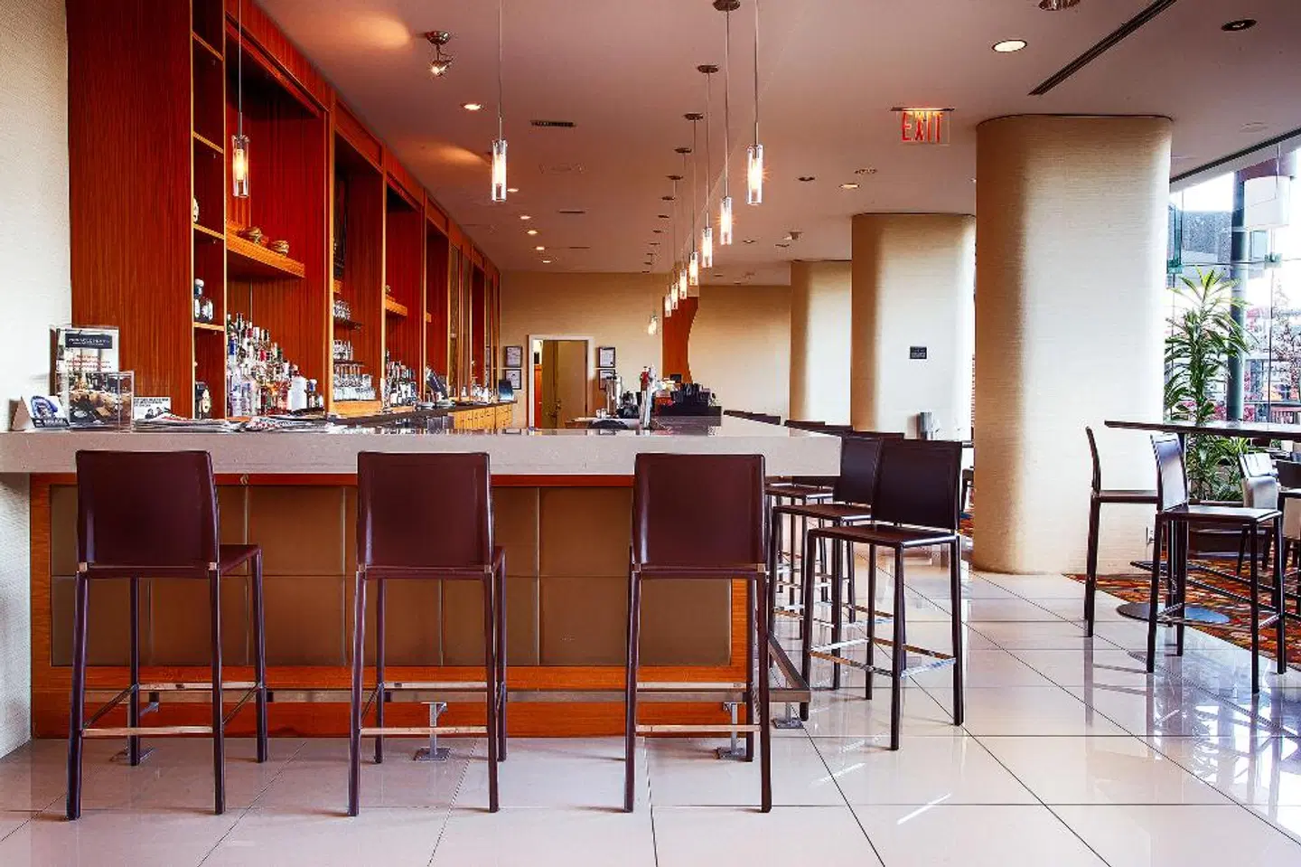 Pinnacle Hotel Vancouver Harbourfront Bar