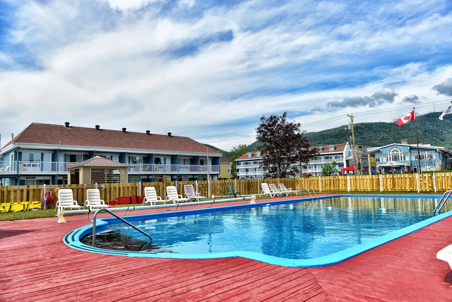 Riôtel Carleton-sur-Mer OUTDOOR_POOL