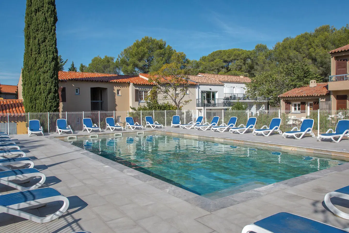 SOWELL RESIDENCES Les Chênes Verts OUTDOOR_POOL