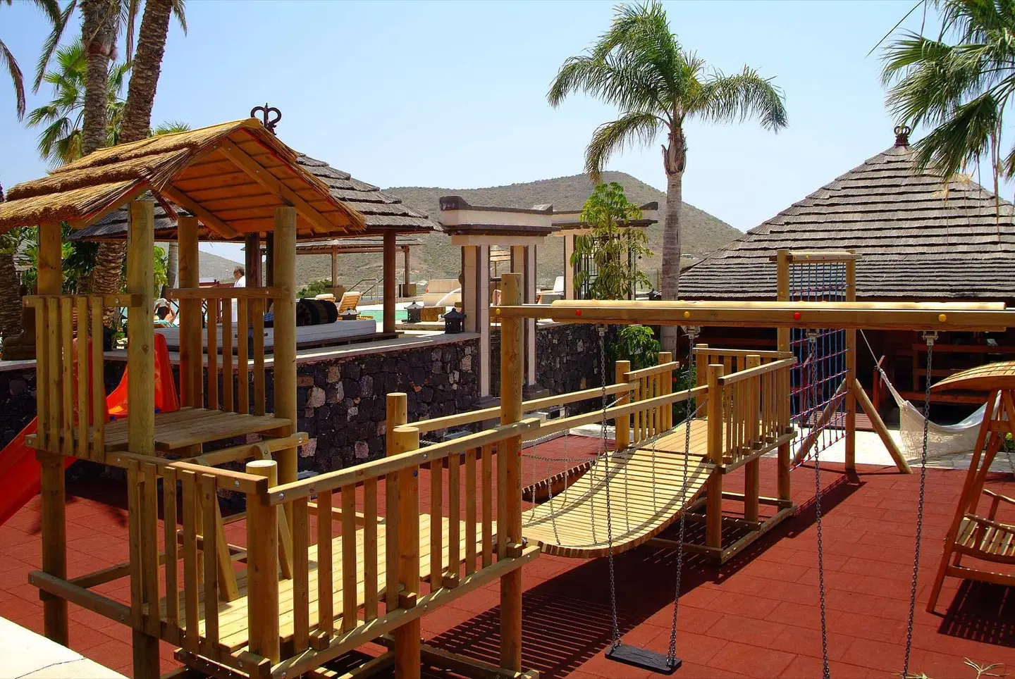 Regency Country Club, Apartments Suites Bar