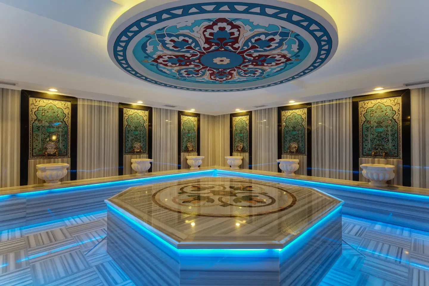 Alaiye Kleopatra Hotel Hallenbad