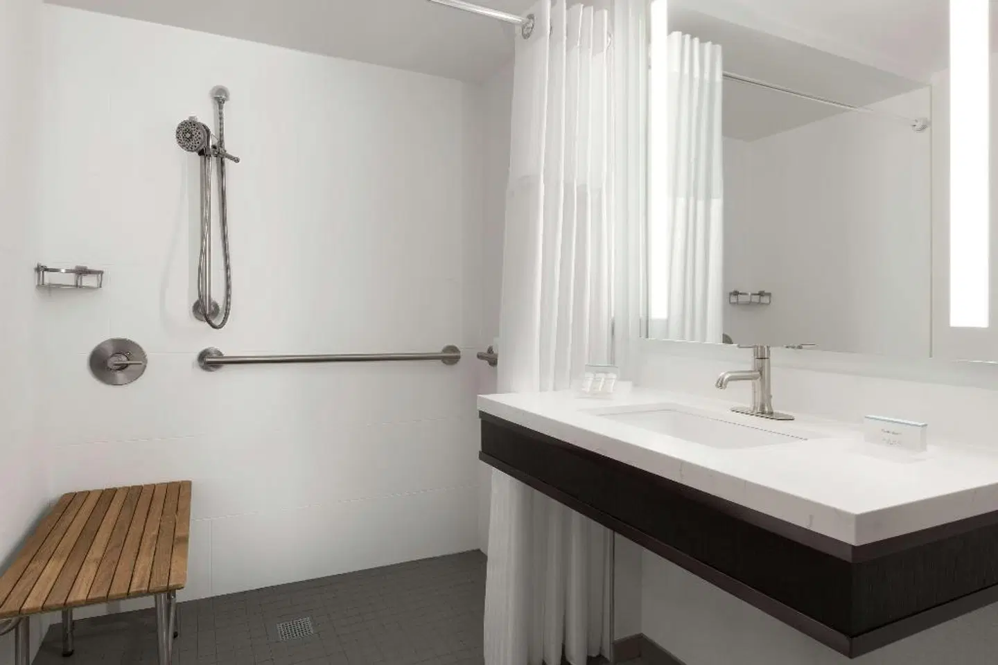 Hilton Garden Inn Washington DC Downtown Badezimmer