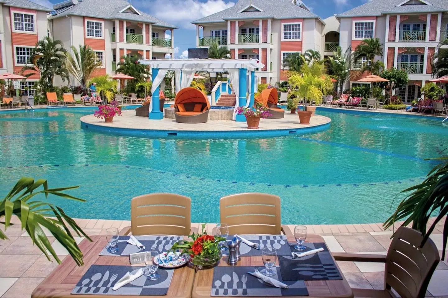Bay Gardens Beach Resort & Spa OUTDOOR_POOL