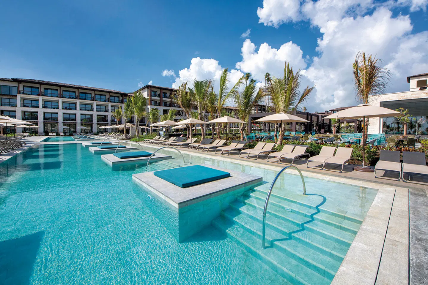 Lopesan Costa Bávaro Resort, Spa & Casino OUTDOOR_POOL