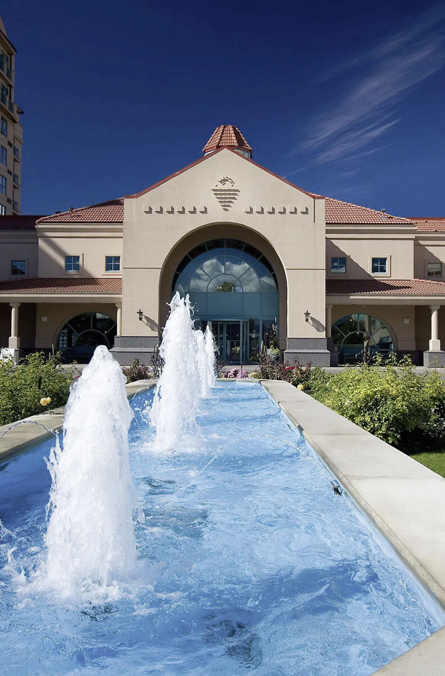 Delta Hotels by Marriott Grand Okanagan Resort EXTERIOR