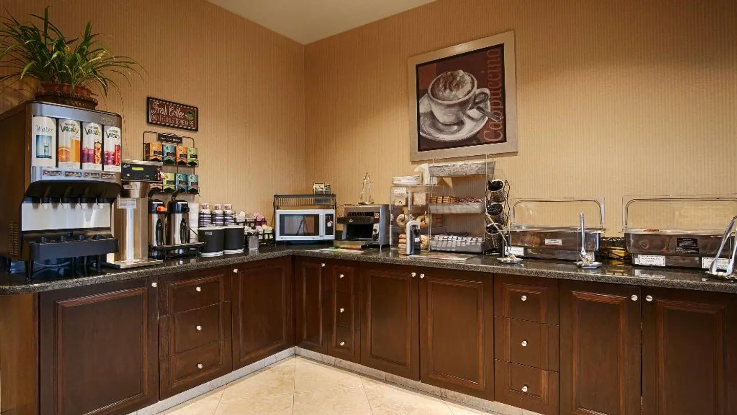 Best Western Plus Muskoka Inn ROOM_EXAMPLE