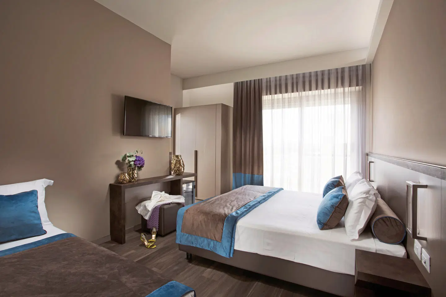 Continental ROOM_EXAMPLE