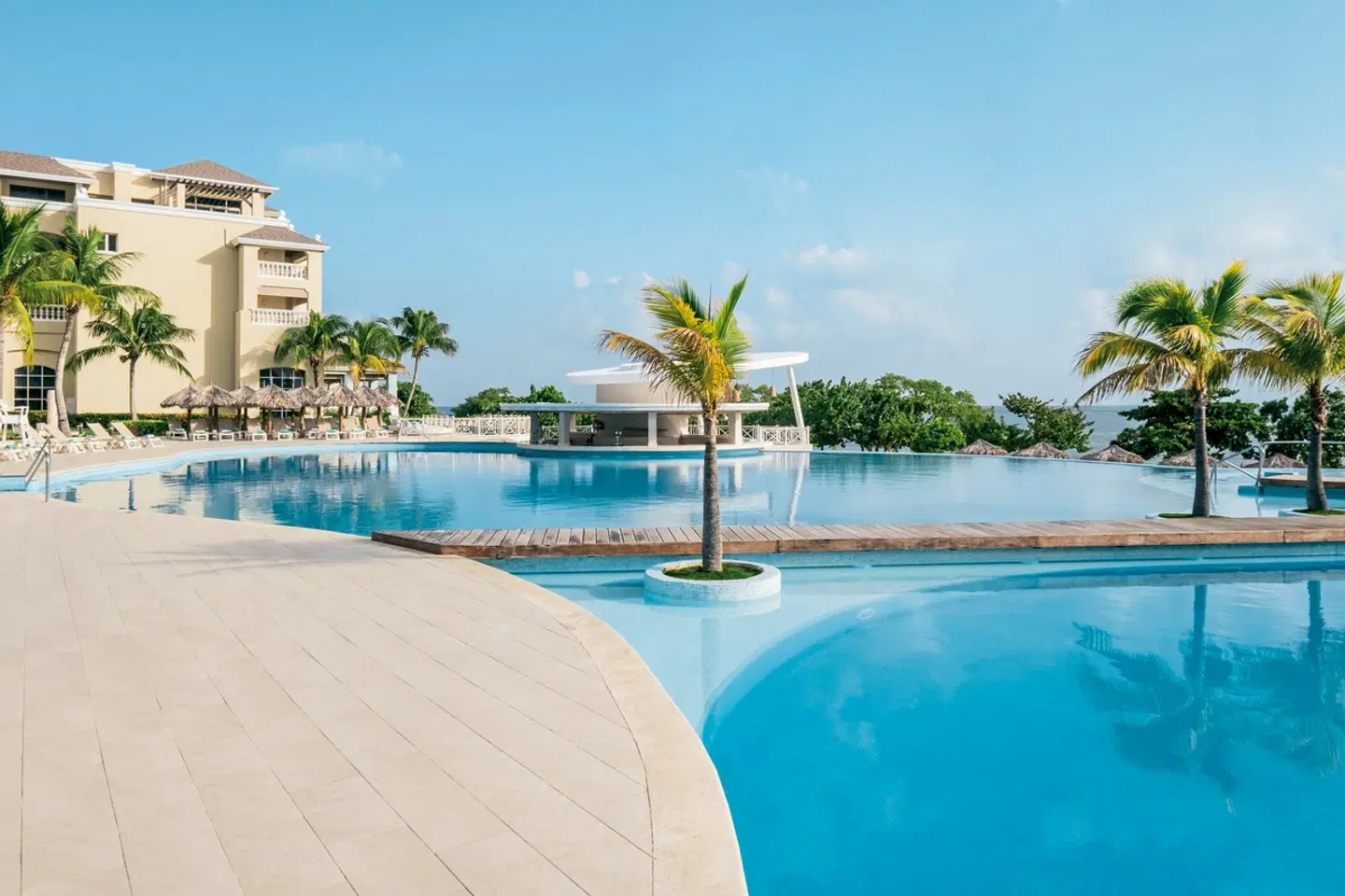 Iberostar Waves Rose Hall Beach OUTDOOR_POOL