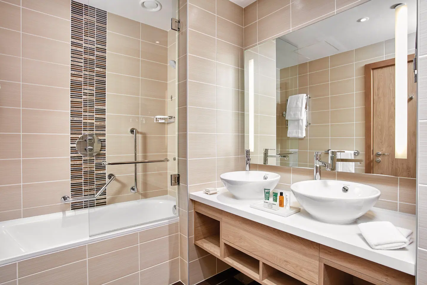 Hilton Garden Inn Dubai, Mall Avenue Badezimmer