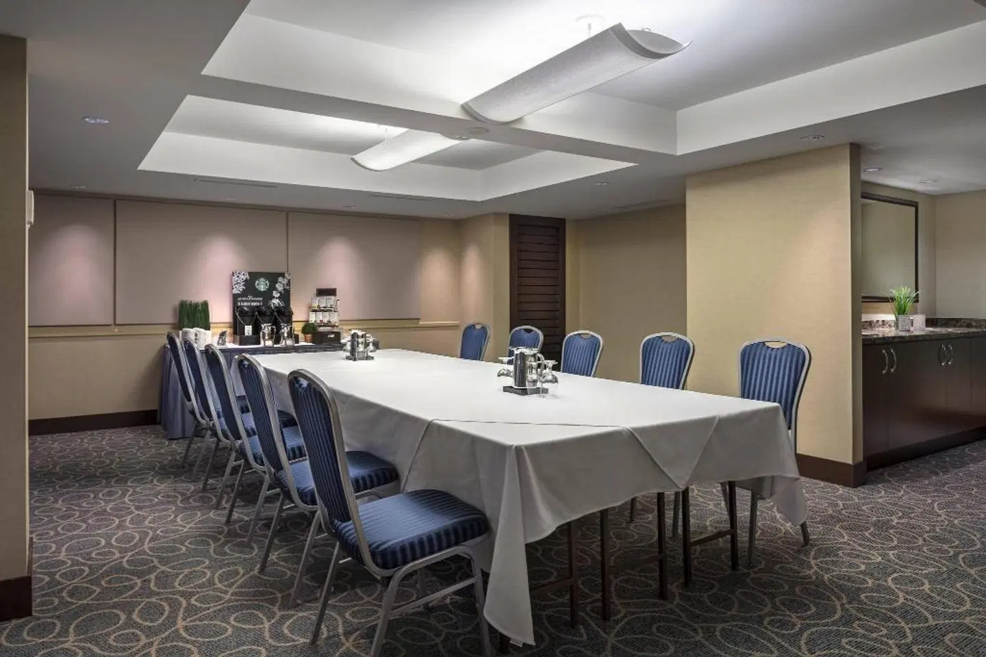 Delta Hotels by Marriott Burnaby Conference Centre Konferenz