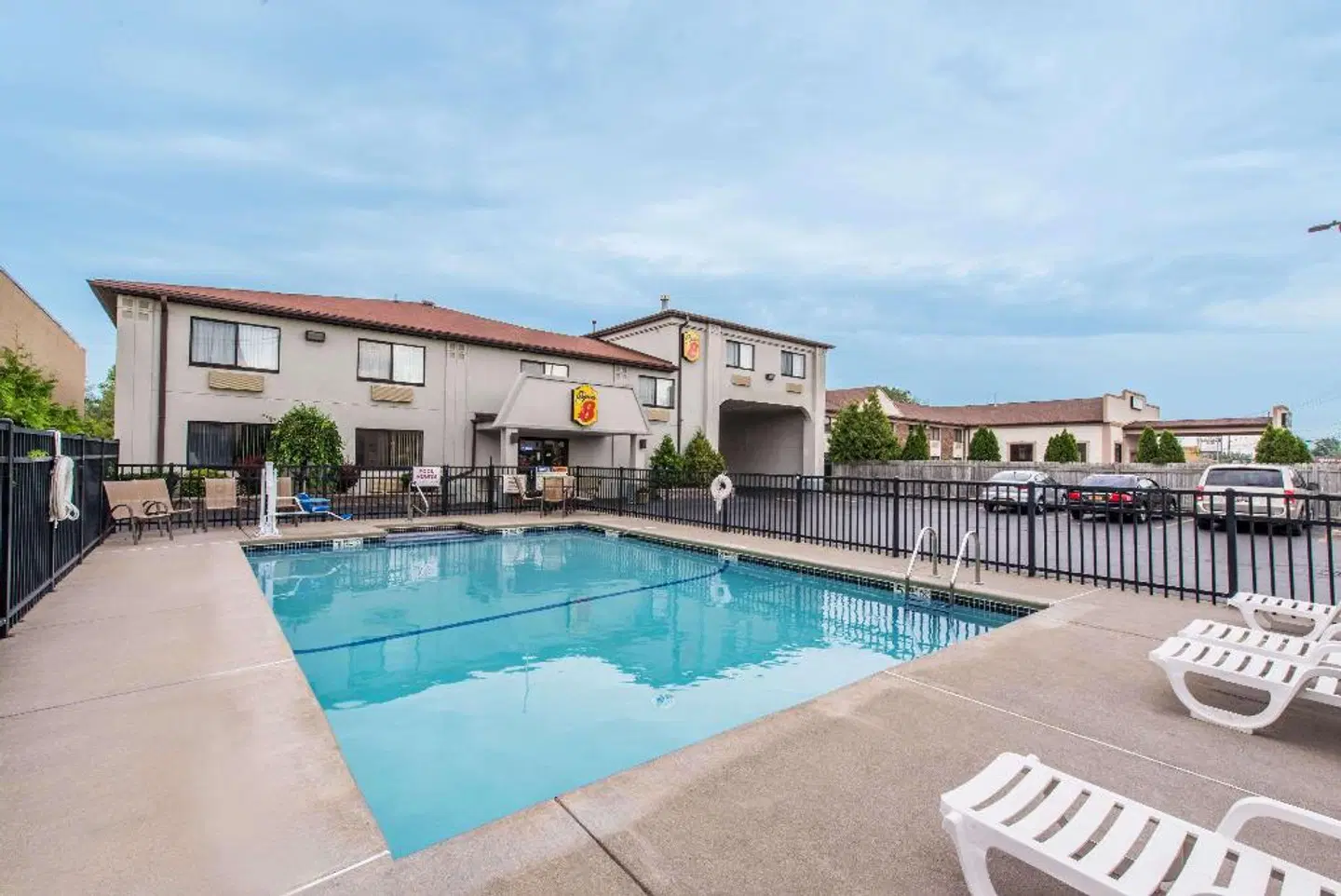 Super 8 Niagara Falls/Buffalo Area OUTDOOR_POOL