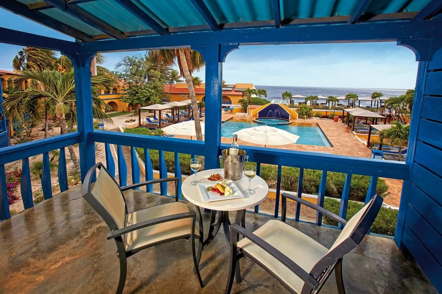 Divi Flamingo Beach Resort & Casino Terrasse