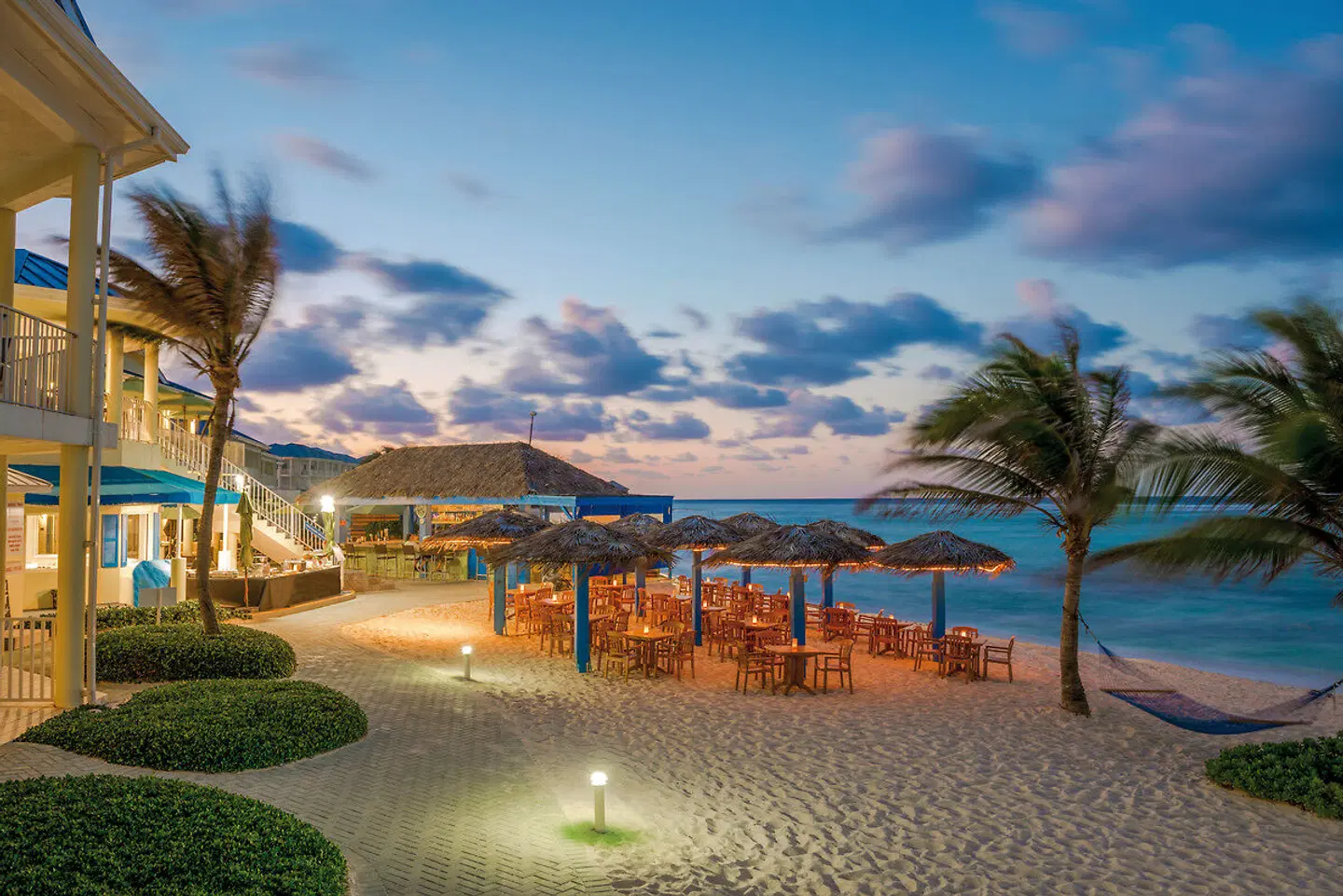 Wyndham Reef Resort Grand Cayman Strand