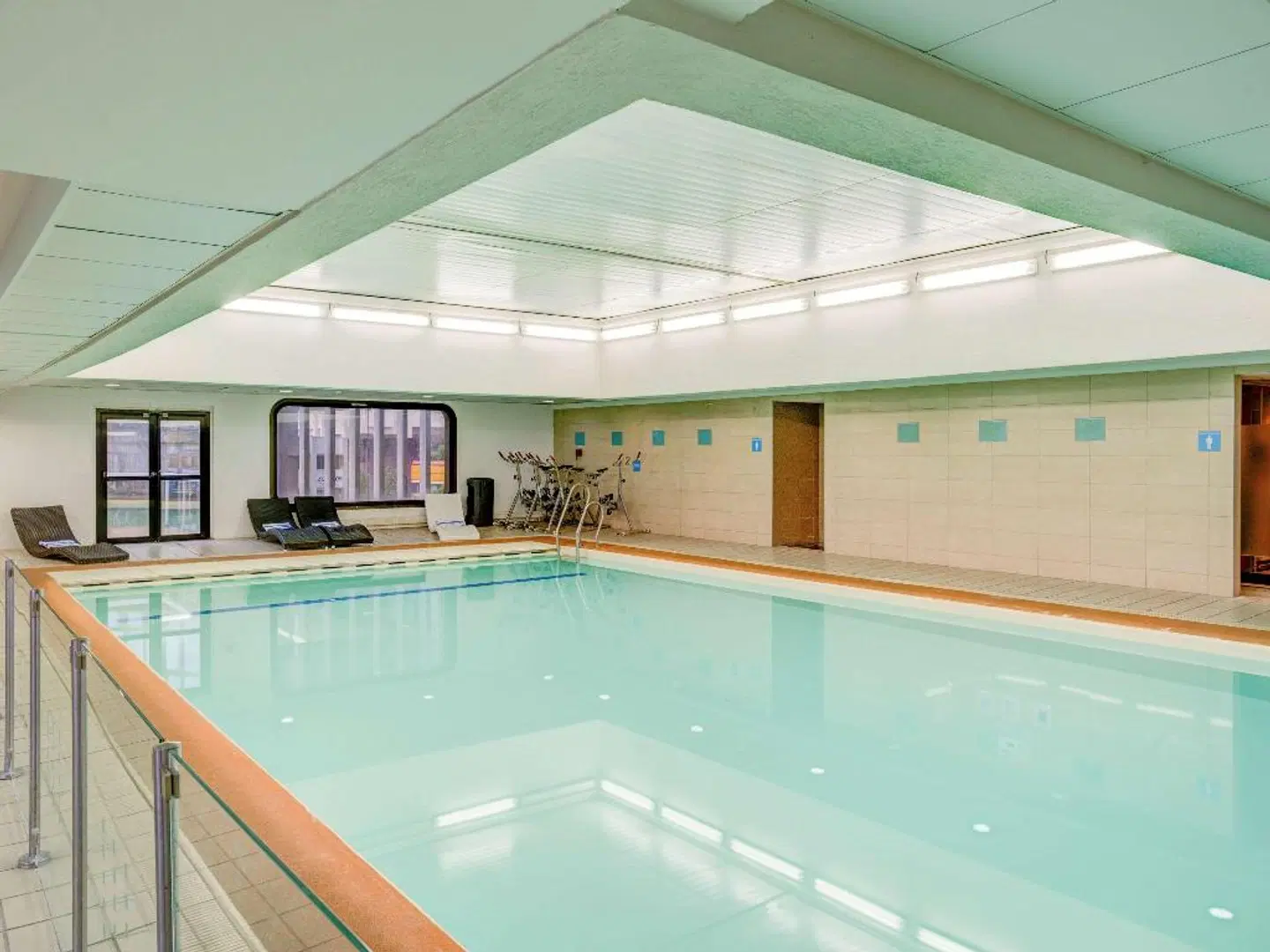 Novotel Paris Centre Eiffel Tower Hotel Hallenbad