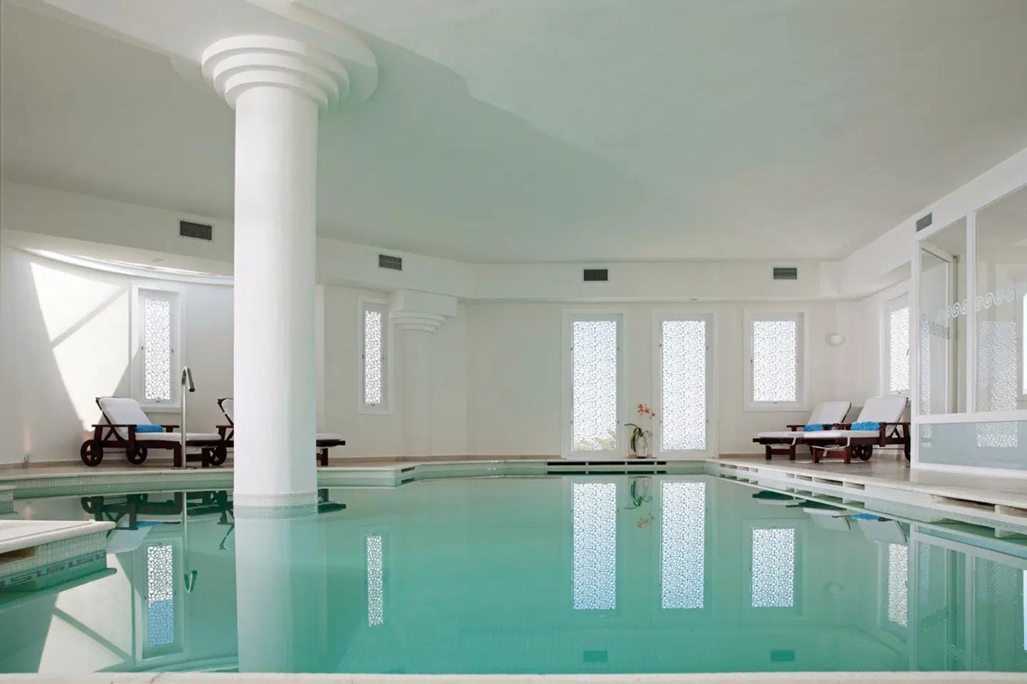 Saint John Hotel Villas & Spa Hallenbad
