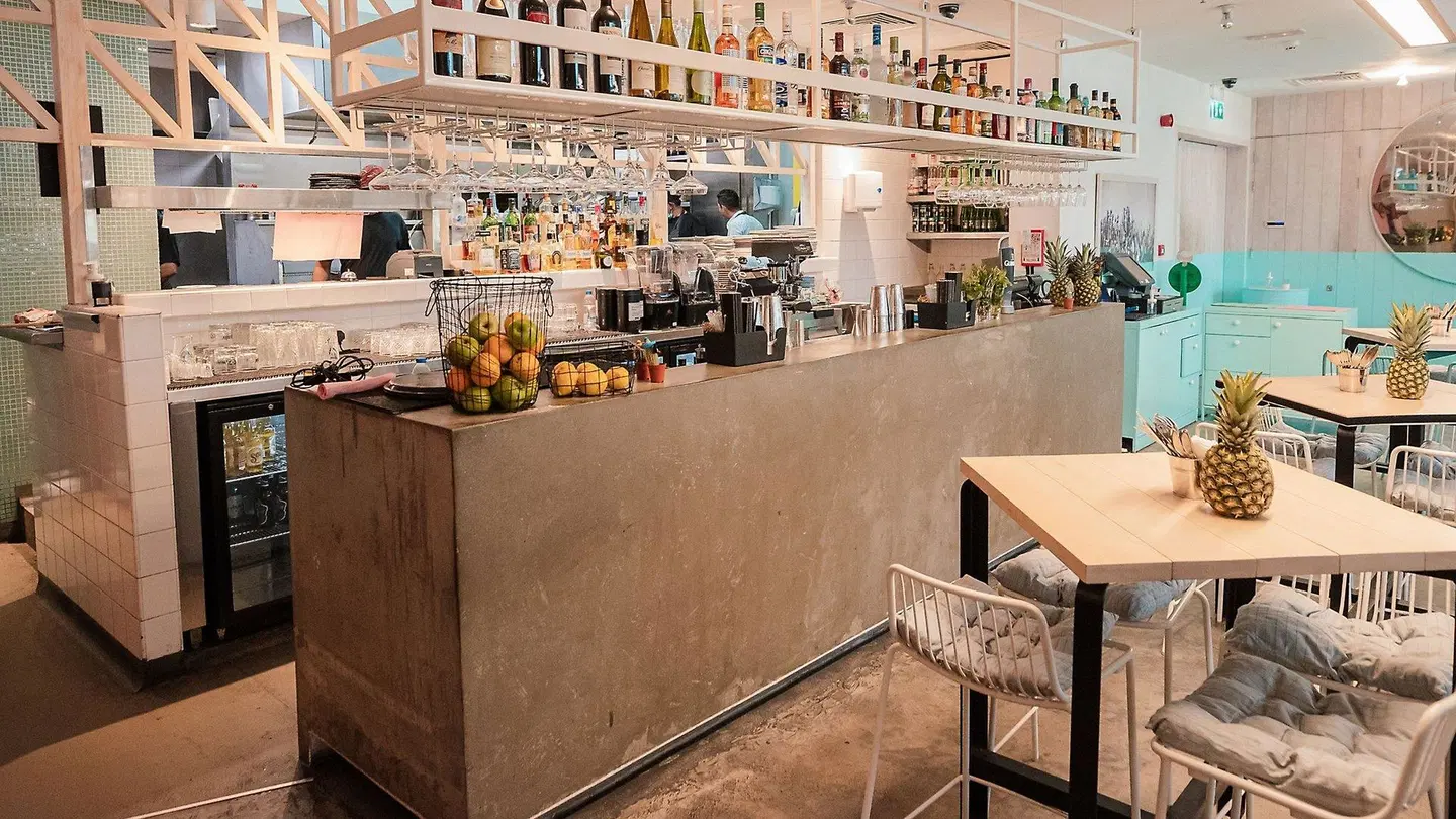 Holiday Inn Express Safa Bar