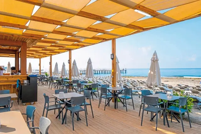 Kaila Beach Hotel Terrasse