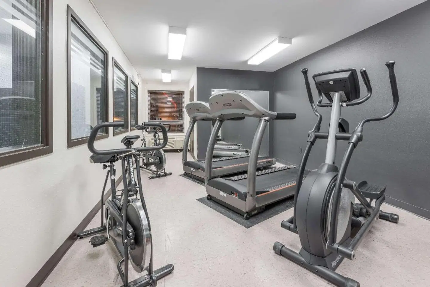 Super 8 by Wyndham Trois-Rivieres SPORTS_AND_LEISURE