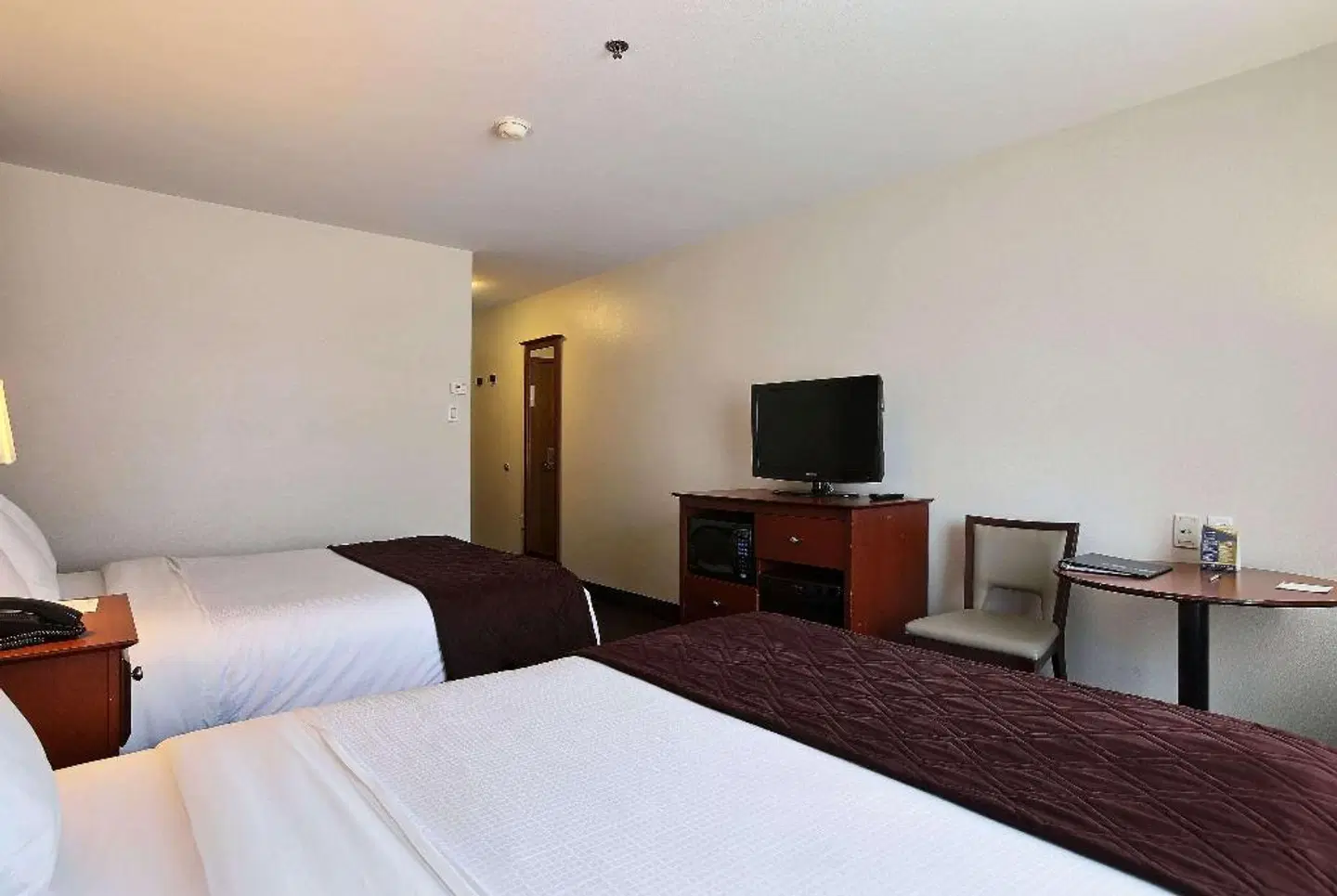 Super 8 by Wyndham Trois-Rivieres ROOM_EXAMPLE