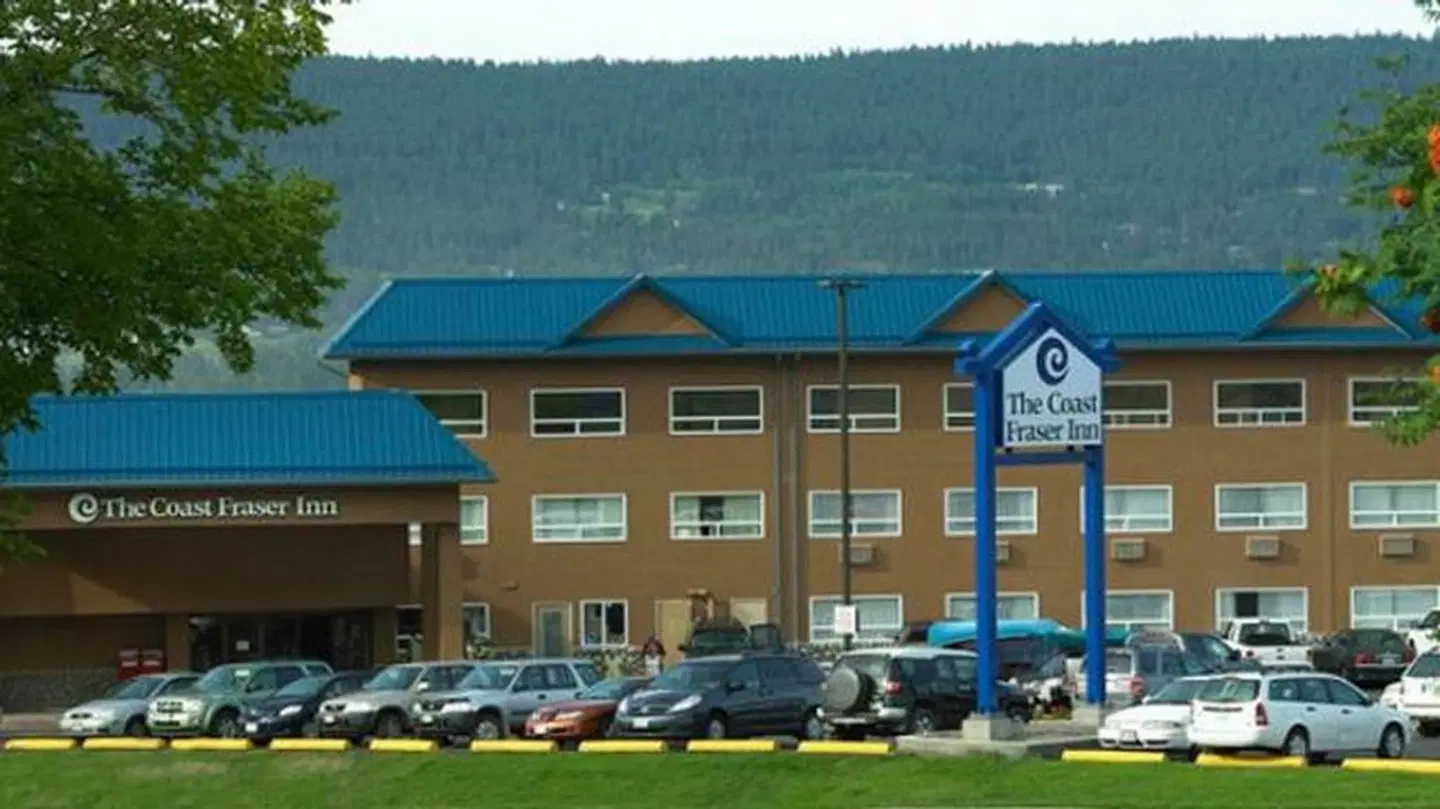 Coast Fraser Inn EXTERIOR
