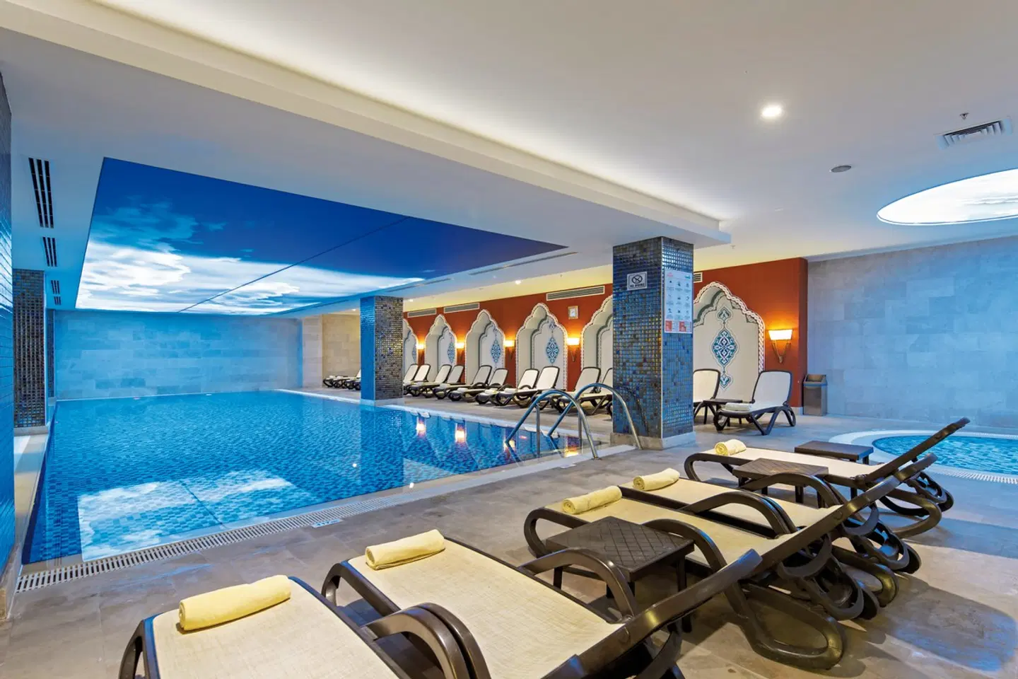 Diamond Excellence Resort & Spa Hallenbad