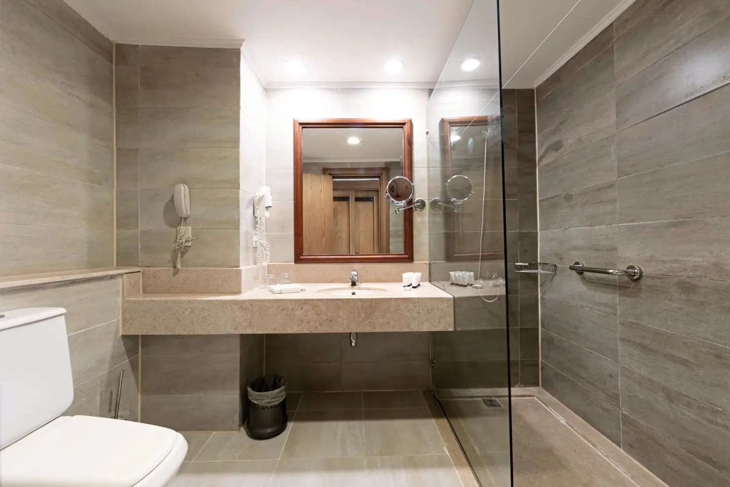 Serenity Alpha Beach Badezimmer