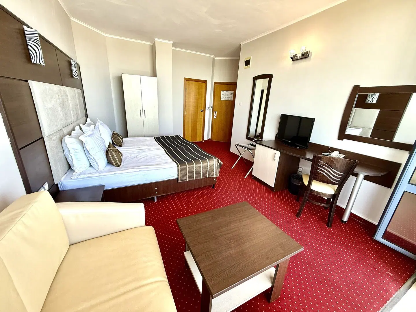 Royal Hotel ROOM_EXAMPLE